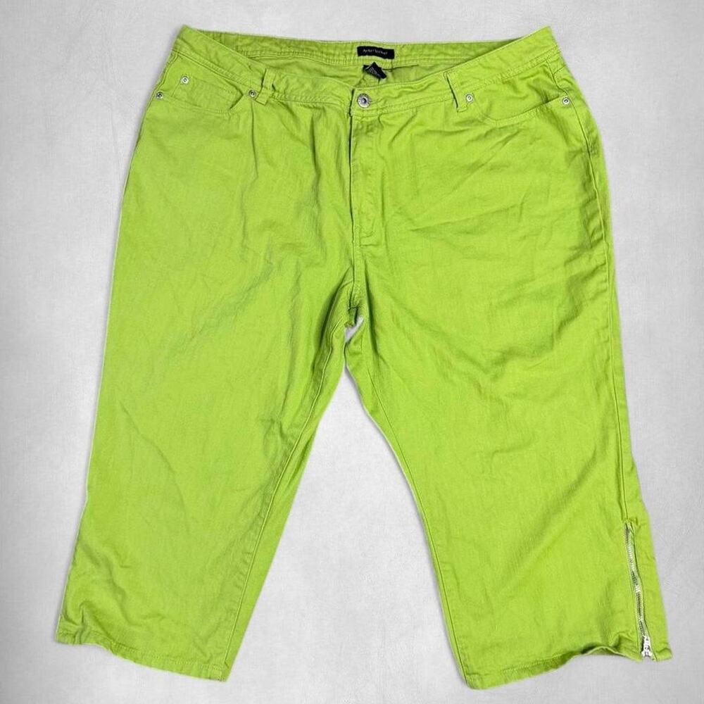 22 | ASHLEY STEWART LIME GREEN CAPRI PANTS